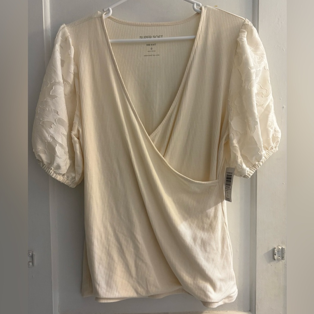 Torrid Fitted Super Soft Rib V-Neck Novelty Sleeve Surplice Top Size Large NWT